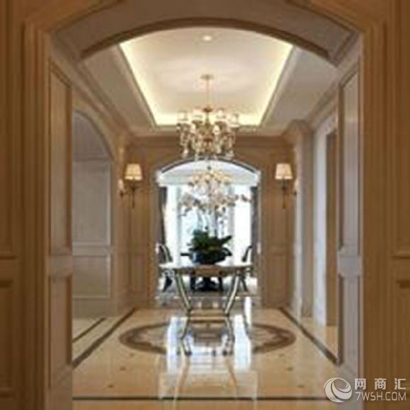 北京欧式垭口供应,不安装门的门口就叫垭口。在室内装饰中,垭口也被称作为用于包墙的饰面板材。类似于门套,但在结构上又有区别:垭口一般做成平板,起装饰和护墙作用;而门套因要安装门,在侧面会有一个高低落差的门垛。 现在很多商家之所以会把空门套、窗套、垭口混为一谈,是因为它们的施工工艺和结构虽然不一样,但都是起装饰作用,顾客只看到了表面,对内在结构根本不了解,因此材料商可以从中获取更大的利润。 一般分为单面哑口(主要为入户或窗口)和双面哑口,分为二个立边哑口和一个横边哑口,单面哑口包括三根口线,双面哑口包