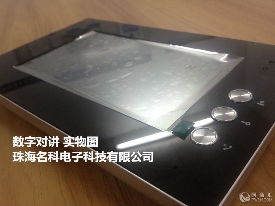邵通楼宇对讲系统厂家,丽江可视对讲门铃数码式,珠海名科电子科技有限公司是一家对外生产高科技企业,以出口智能楼宇对讲、可视对讲、可视门铃、可视门禁、别墅楼宇对讲、可视门铃为主。 由于楼宇对讲经过长期发展,产品类型齐全,从低端到高端都能适应整个垂直市场不同段位的需求。为兼顾不同用户的需要和经济条件,对讲系统分可视与非可视,可视对讲中还分黑白与彩色,并且系统中彩色机与黑白机分机兼容,用户可采用彩色机,也可选用黑白机;为方便工程布线,根据不同的小区分布,大系统总线可采用星型布线和环型布线,最近无线技术的热潮