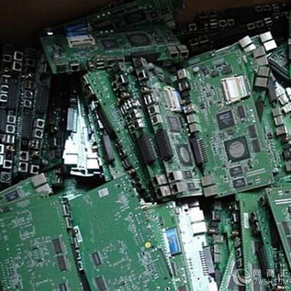 电路板的名称有:线路板,PCB板,铝基板,高频板,厚铜板,阻抗板,PCB,超薄线路板,超薄电路板,印刷(铜刻蚀技术)电路板等。电路板使电路迷你化、直观化,对于固定电路的批量生产和优化用电器布局起重要作用。电路板可称为印刷线路板或印刷电路板,英文名称为(Printed Circuit Board)PCB。580)