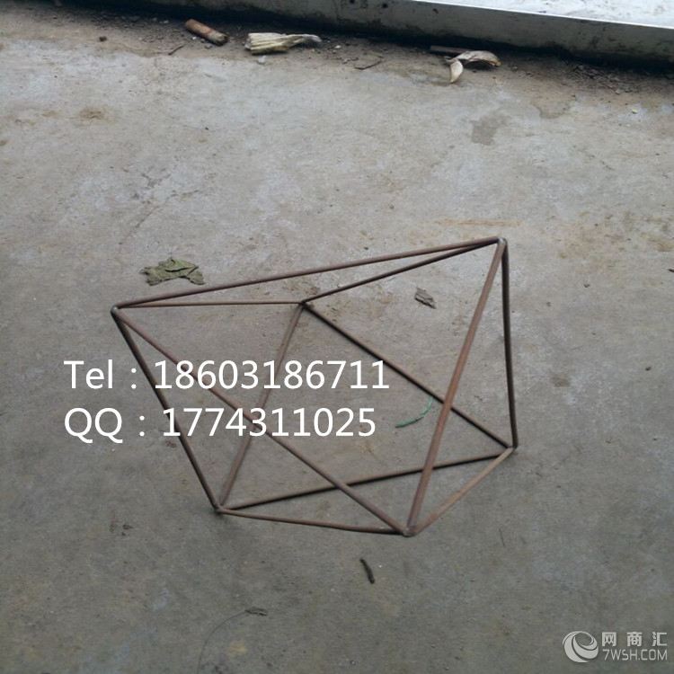 铁质电焊,可任意添加辅助线,组建各种习题。配合专利的立体几何-解析几何-全函数曲线尺,和高考解题说明,全面为高考设计。 立体几何是数学的大难点,立体几何思维只能通过学习模型来培养,越早越好。本模型是学龄前、小学数学必备学具教具,可拼插拆装14种立体几何模型,长方体、正方体、三棱柱、三棱锥、八面体、四棱锥、金字塔等,性价比极高,锻炼立体几何思维,开发智慧,是最实用的教辅。