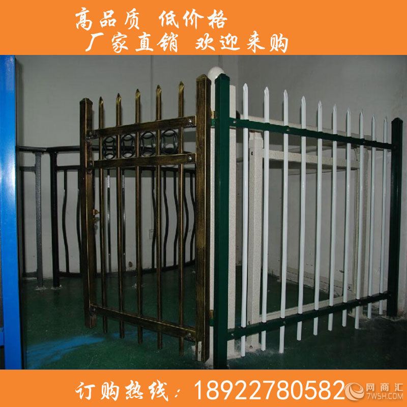 欧式护栏国外早已被人们所熟知,它的到来替代了过去的大砖墙和一些粗笨的护栏网,使您的生活环境简介、明快、清新。"欧式护栏"又称为" 安全防御焊接片",它施展魅力的机会源于人们对环境的追求,伴随着一个新建筑、新家庭、新装饰、新店面的诞生,欧式护栏应用的机会就来临了,再一个就是突出它的展示性,"欧式护栏" 本身就意味着拥有说不出的富足,拥有"欧式护栏" 中的珍品,不仅是个人某种清洁的张扬,更是对历史的追忆,对异国情调的崇尚。 框架护栏网又称为"边框式防攀焊接片网",框架隔离栅等 是一种组