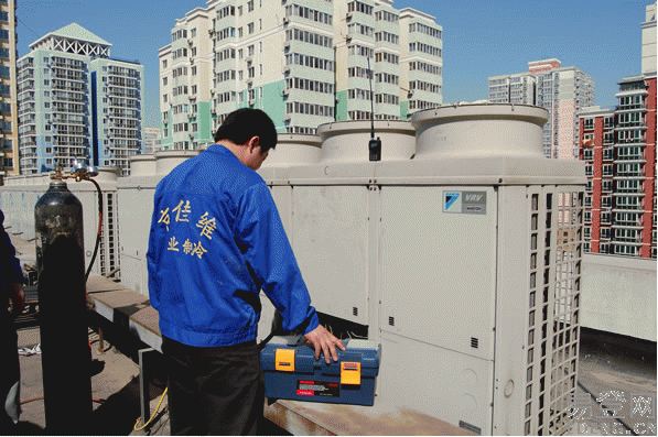上海鸣丰管道维修服务中心是一家集管道疏通、管道清洗,管道建设、吸污抽粪、防水堵漏、水龙头维修的实业服务中心。 本服务中心拥有技术力量雄厚的专业化队伍和各种先进机械、工程车辆,已引进管道高压疏通车,吸污车、抽粪车、抓斗清淤车、工业高压清洗机,专业承接:水龙头维修、淋浴喷头维修、管道防水补漏、管道清洗、化粪池清理、高压清洗、管道疏通、抽粪、工业管道清洗、市政管道清洗、污水池清理、阴沟清理、管道疏通、下水道检测、清理维护等业务,主要针对市政工程,环卫清运,工业化工,小区物业,宾馆饭店,医院学校,企业厂矿等管道