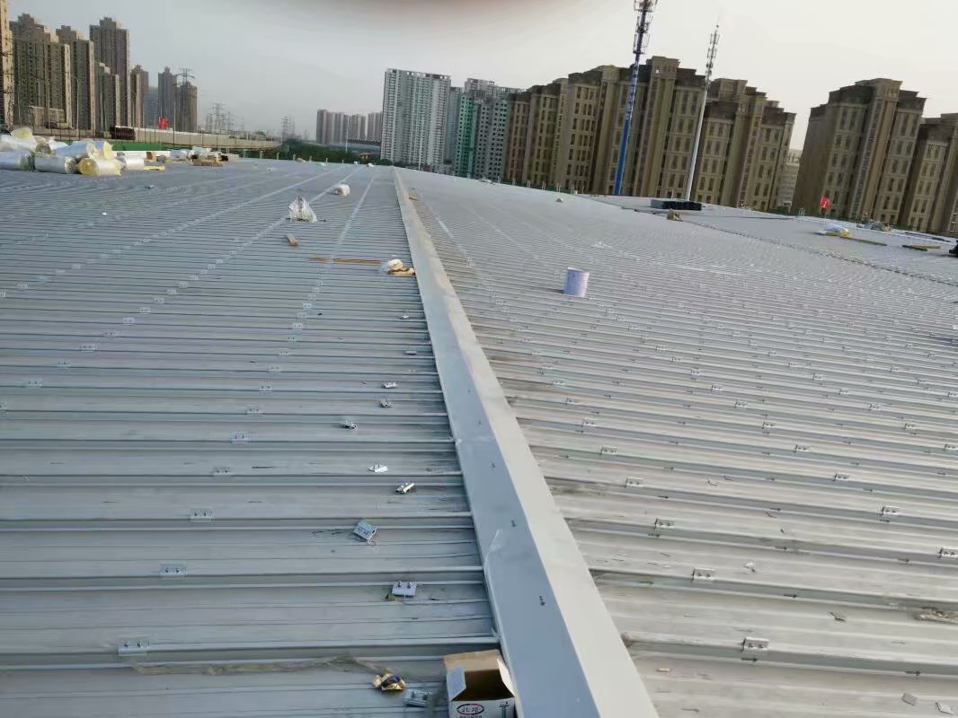 廊坊安次区物流中转站彩钢棚搭建更换顶板