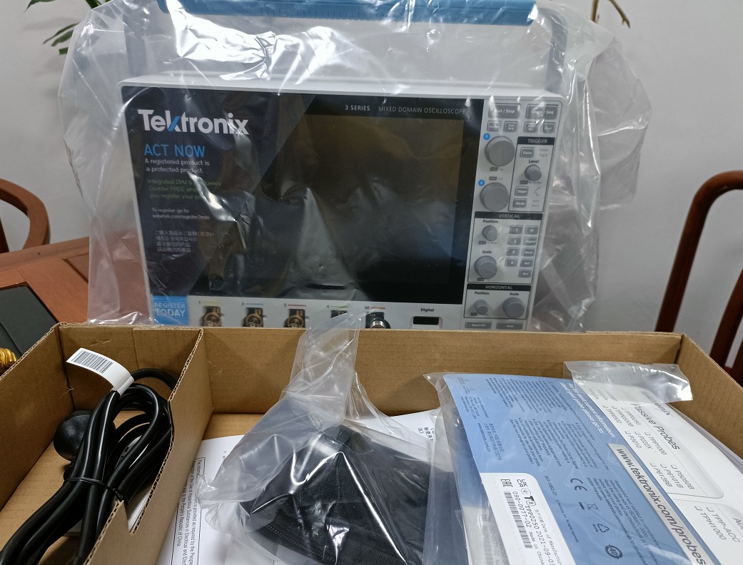 全新泰克Tektronix MDO34混合信号示波器500Mhz