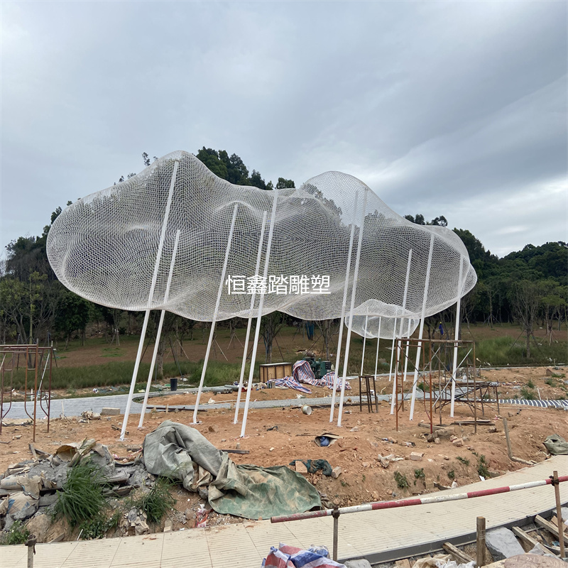 深圳科学公园装饰喷漆不锈钢镂空云朵雕塑厂家报价