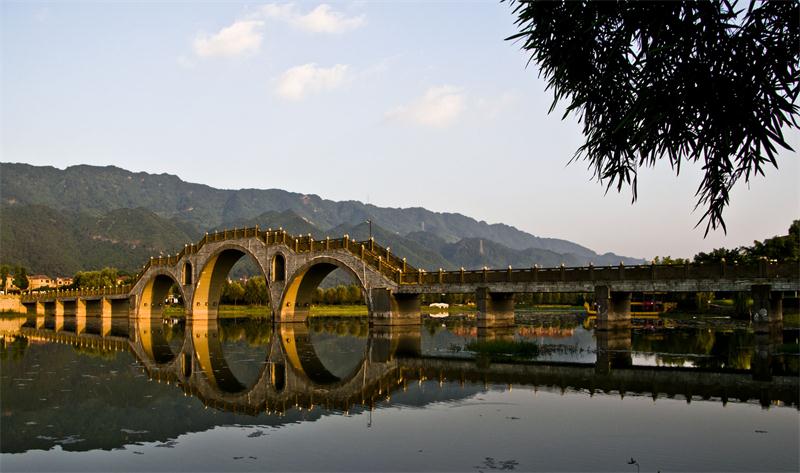 龙 水 湖 校 区