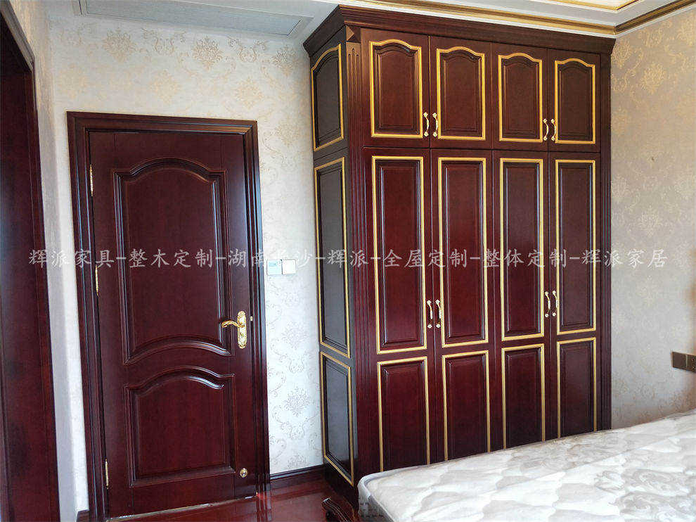 长沙豪宅原木家具油漆,原木衣柜,门墙柜订做无醛健康