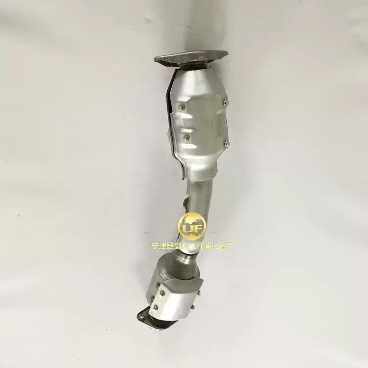 适用于08款天籁2.0三元催化器汽车尾气净化器保验车精品配件