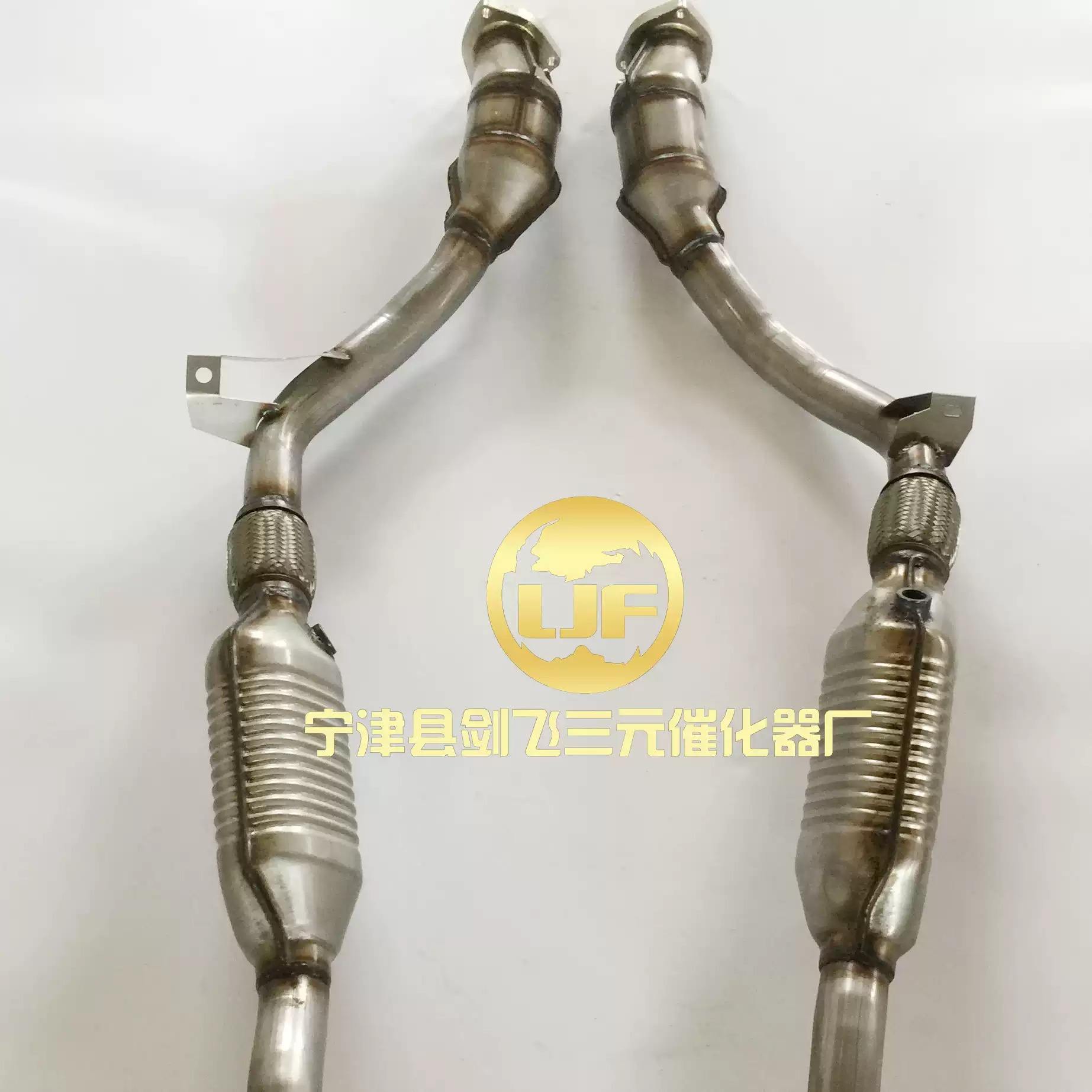 适用奥迪A6 2.8 2.4三元催化器汽车尾气净化器保年审精品包邮