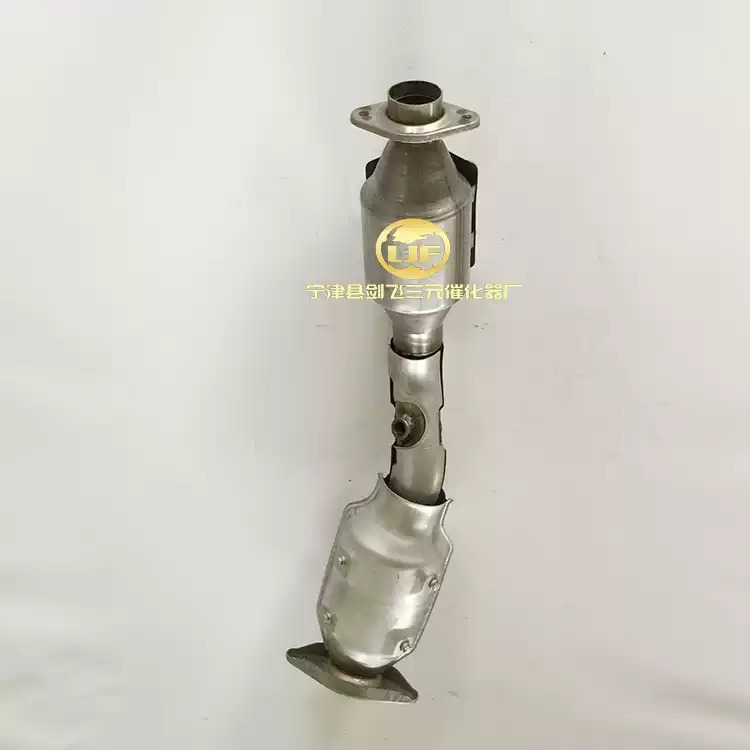 适用于08款天籁2.0三元催化器汽车尾气净化器保验车精品配件