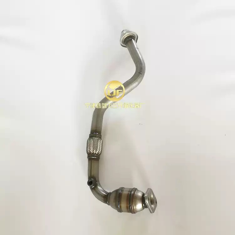 适用于比亚迪F3前三元催化器排气管汽车尾气净化器保验车