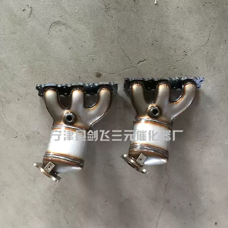 适用于路虎神行者三元催化器汽车尾气净化器保年审原装排气管总成
