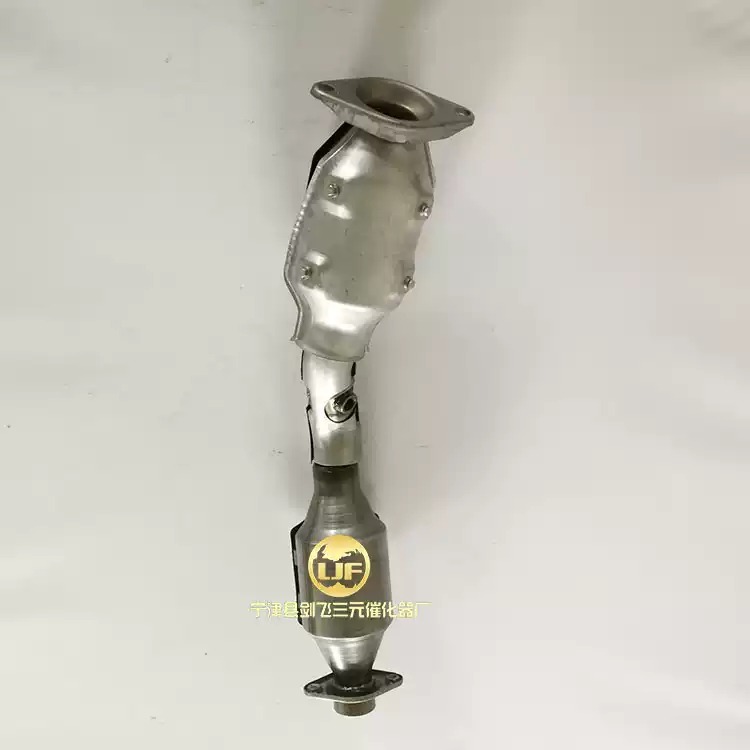 适用于08款天籁2.0三元催化器汽车尾气净化器保验车精品配件