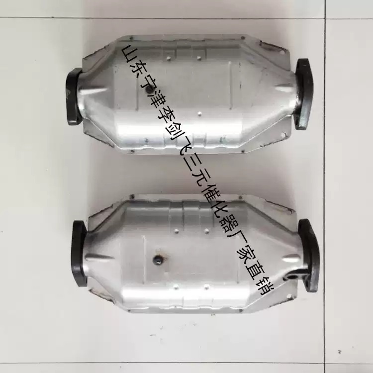适用于三菱猎豹四缸/风行F6中2.4三元催化器汽车尾气净化器保年审