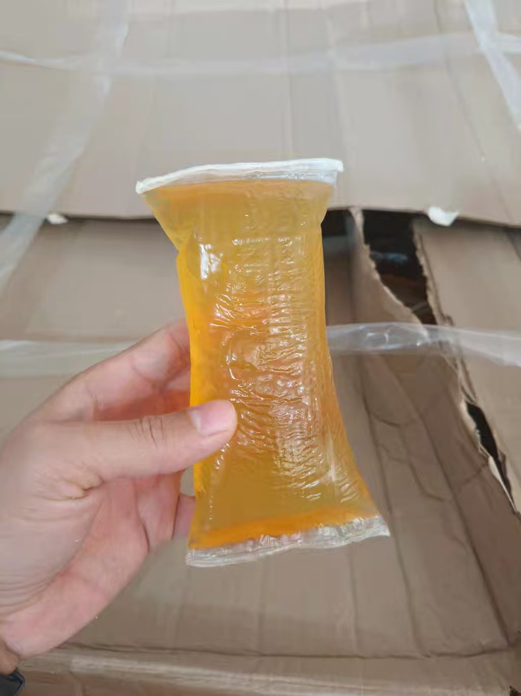 天津上门回收热熔胶块  压敏胶块  热熔胶棒回收上门