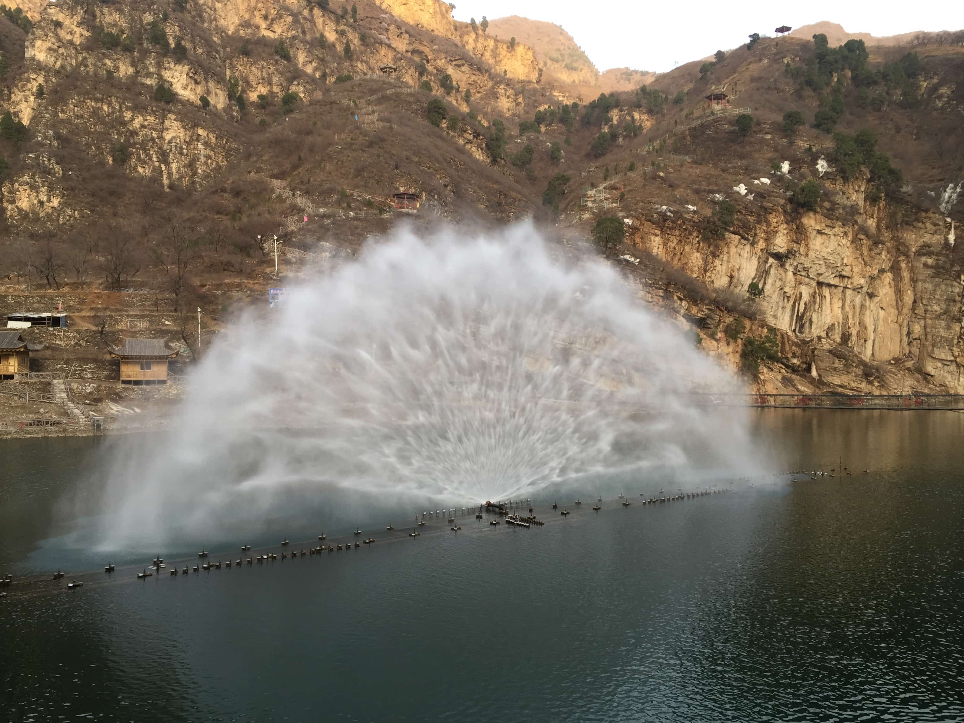 北京霞云岭景区升降漂浮喷泉工程