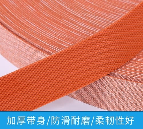红色方格皮