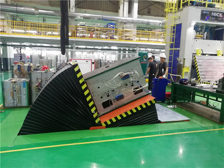 广州客户平板翻模机试机现场