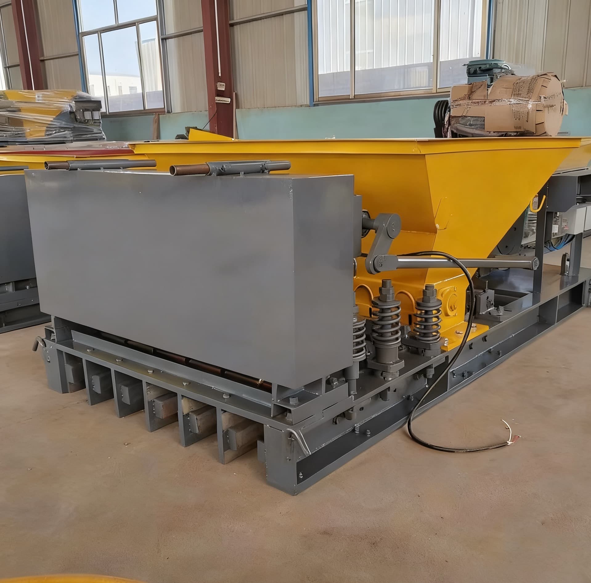 左右出槽围墙立柱机