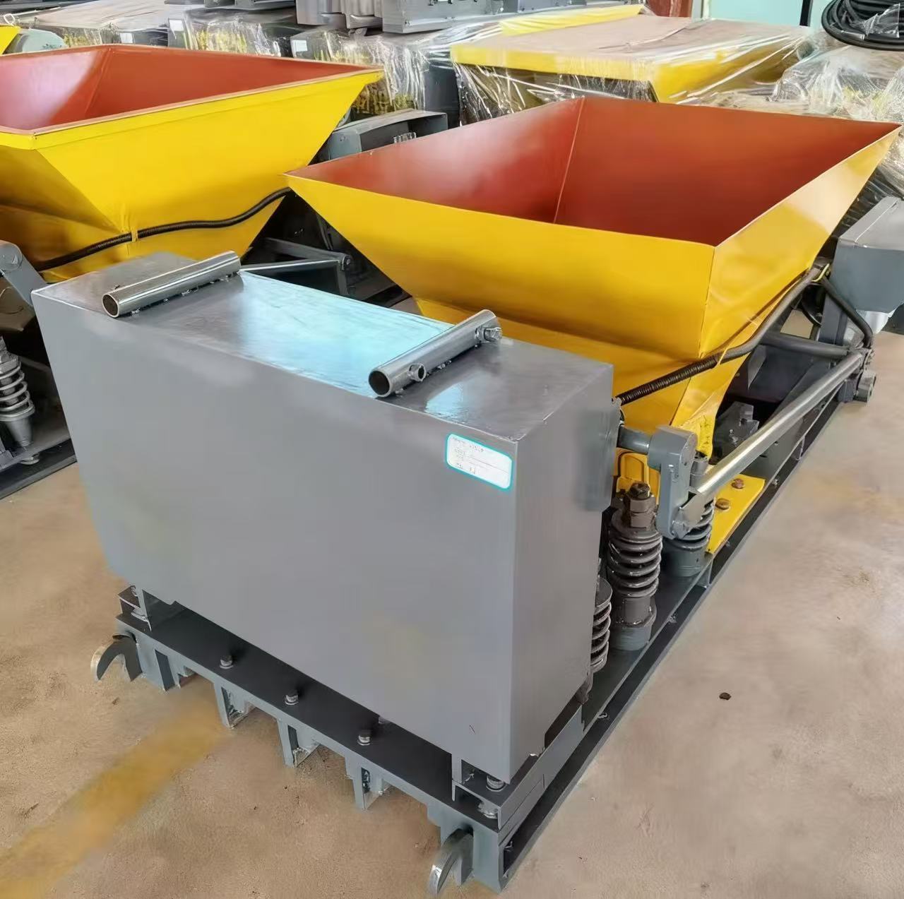 左右出槽围墙立柱机