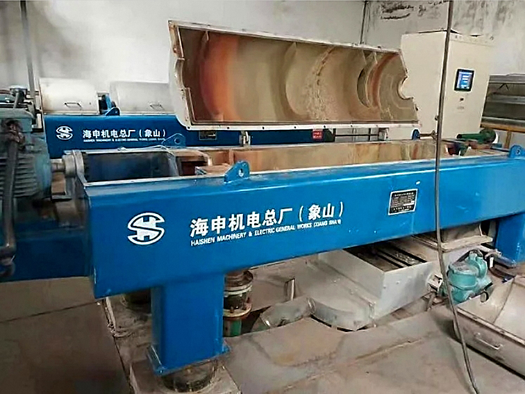 白城进口卧式离心脱水机福乐伟C4E安装维修螺旋转鼓