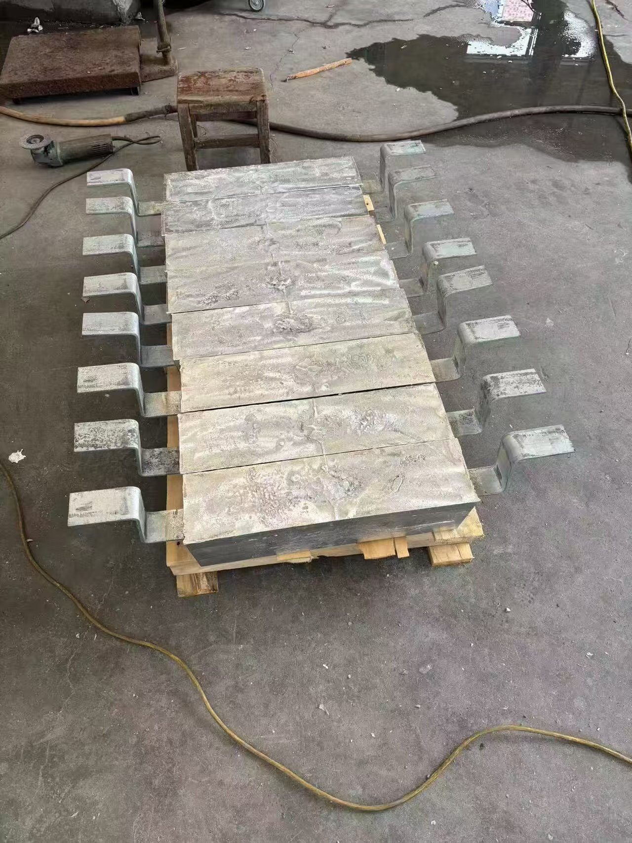 锌合金牺牲阳极船舶防腐锌块高纯锌船用锌棒锌加工件锌锭加工锌棒