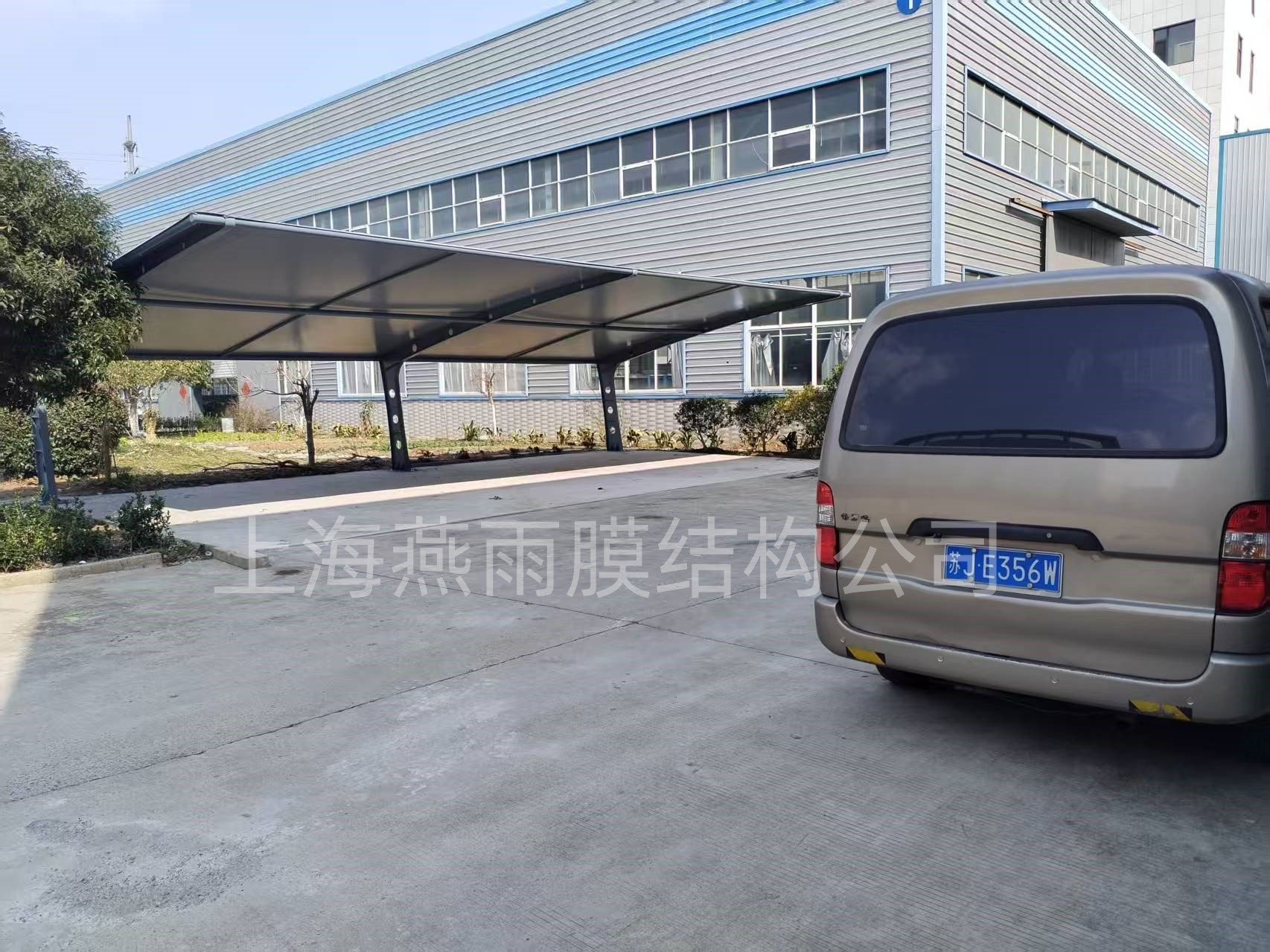 江苏盐城膜结构停车棚价格【汽车停车棚】车棚改造
