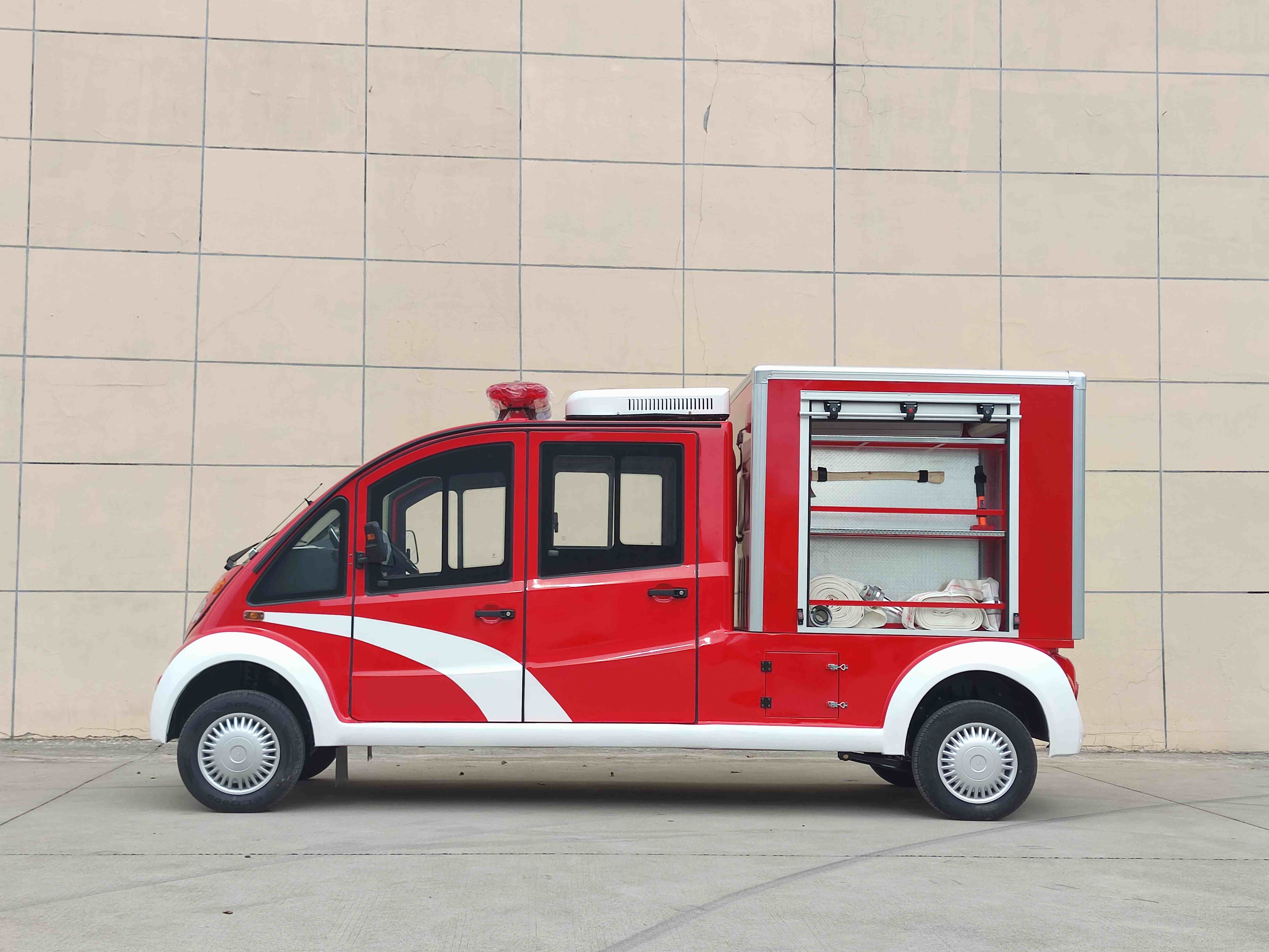 封闭电动消防车4-5座